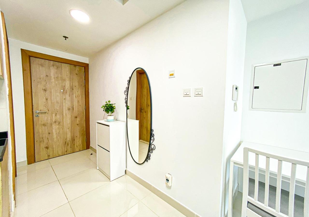 Апартаменты Walk To The Beach Or Enjoy The Amazing View From The Balcony Дубай Экстерьер фото