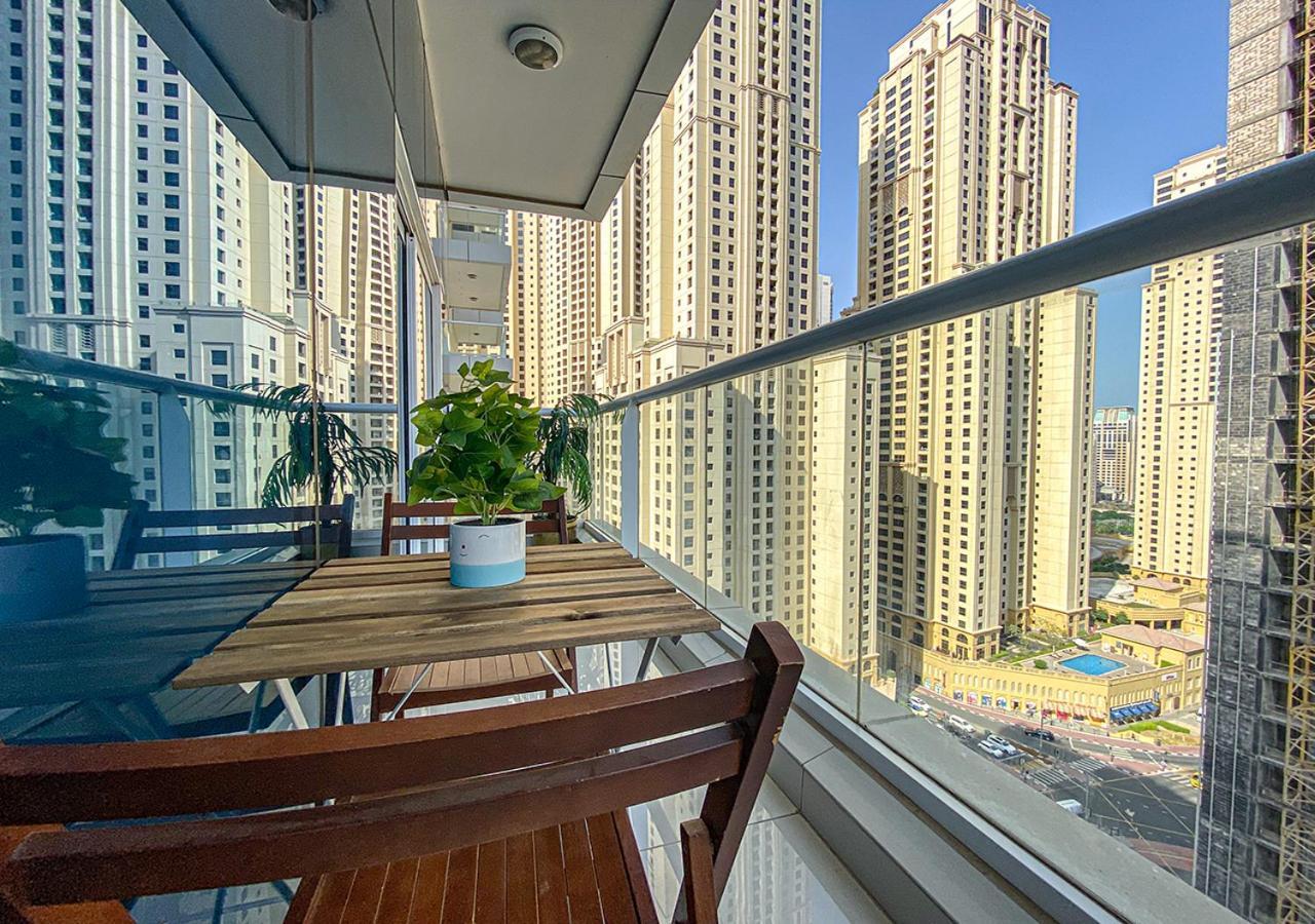 Апартаменты Walk To The Beach Or Enjoy The Amazing View From The Balcony Дубай Экстерьер фото